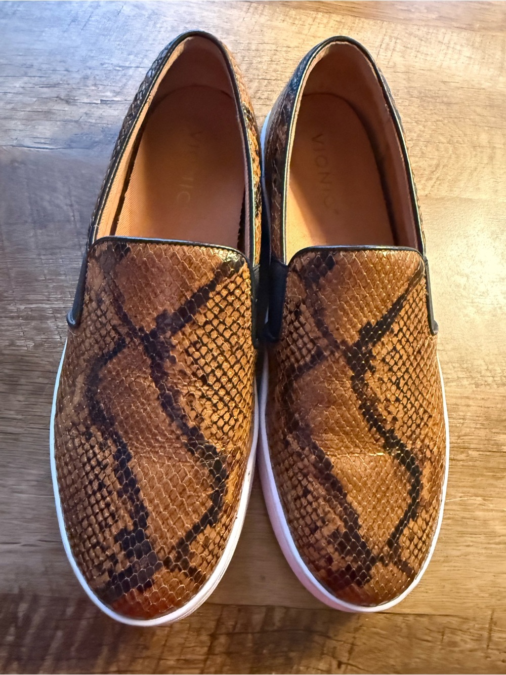 Vionic Demetra brown snake skin slip-on shoes sneakers US 8 EU 39 arch support